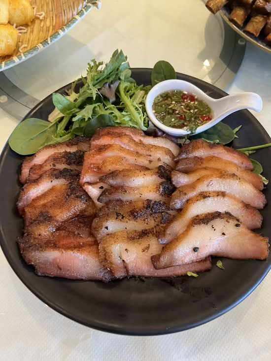 Grilled Pork Neck (炭燒豬頸肉)